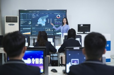 專業(yè)不感興趣？轉(zhuǎn)學(xué)來重慶新華，探索互聯(lián)網(wǎng)技術(shù)與軟件開發(fā)新天地